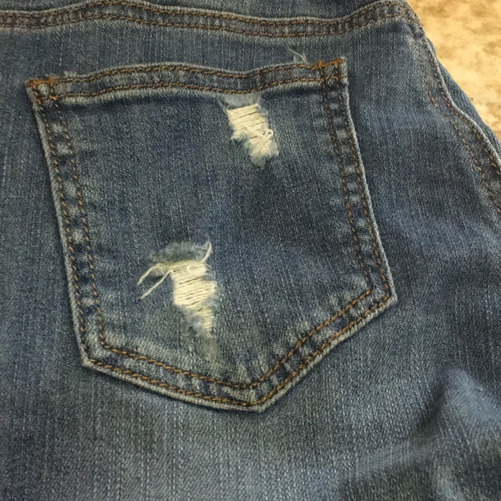 shorts . - Picture 3 of 4
